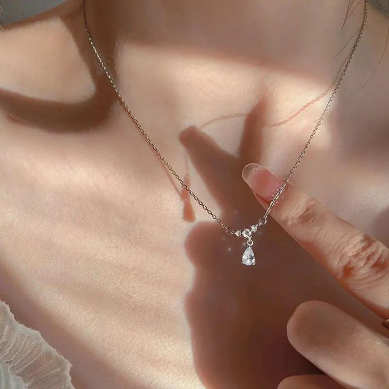 Shining Water Diamond Necklace Female Simple Sparkling Rhinestone Necklaces Outdoor Photography Decorative Pendant Necklace