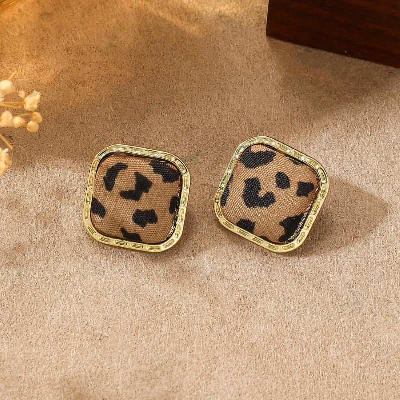 Hong Kong Style Retro Leopard Print Stud Earrings – Trendy Minimalist Autumn/Winter Accessories