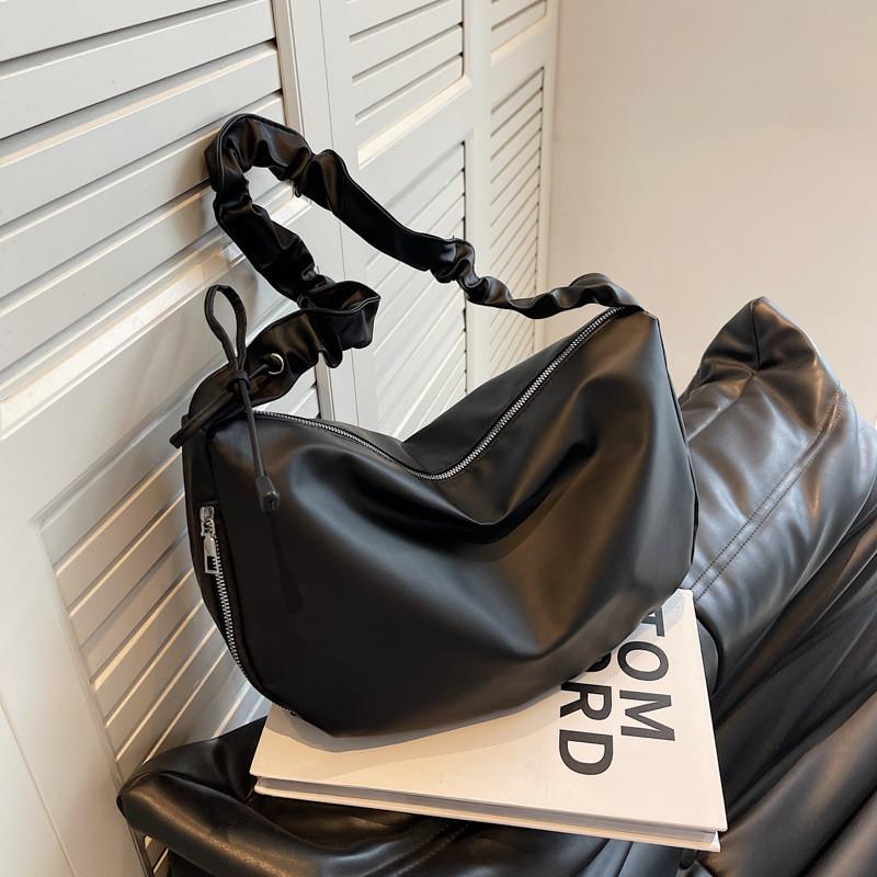 

Large Capacity Fashion Bag Women 2023 Summer New Trend Street Style Shoulder Simple Crossbody Casual Commuter Tote Bag