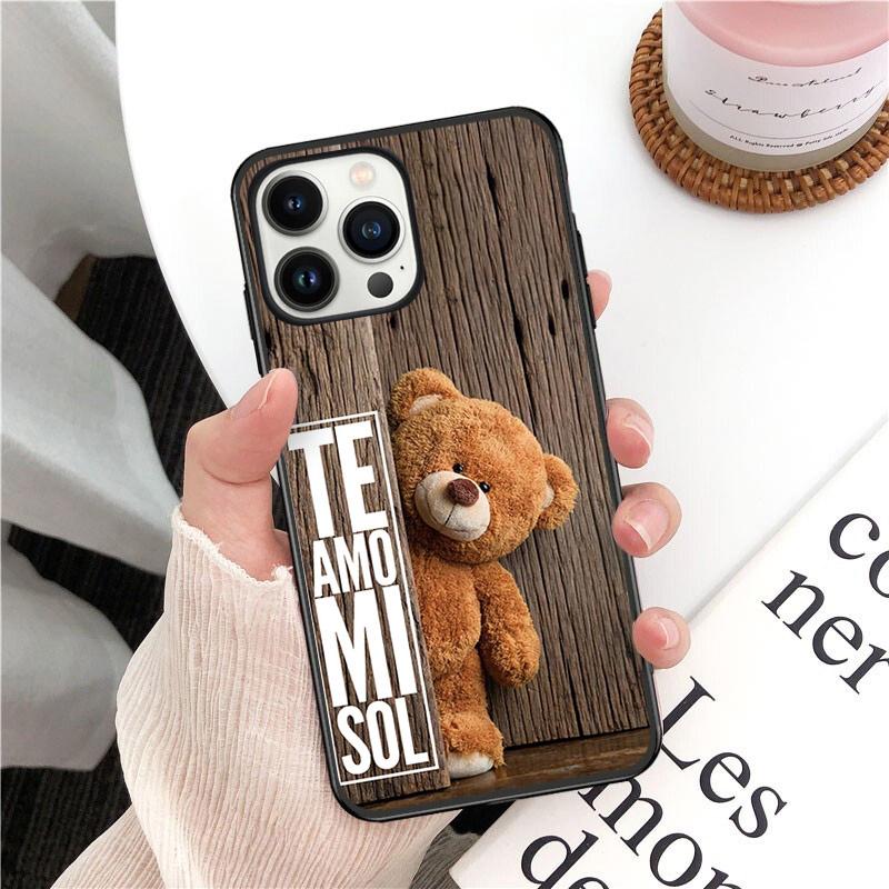 

Чехол для телефона с плюшевым мишкой из мультфильма для iphone 15 14 13 12 11 Pro MAX X XS Max XR Mini SE2022 6S 7 8 Plus, черный чехол iPhone 13Pro