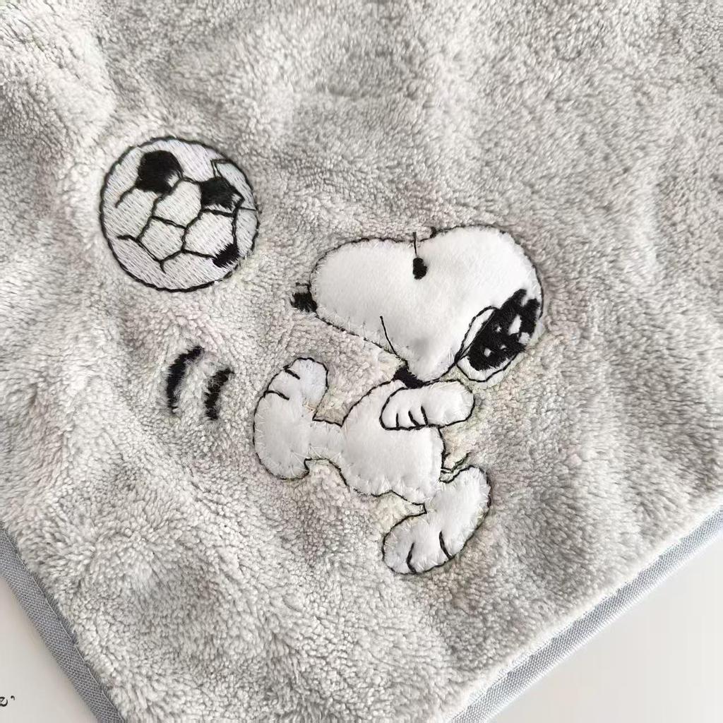 Snoopy Coral Fleece Child's Quick-Dry Towel - Soft, Absorbent & Cute for Face and Hand Washing