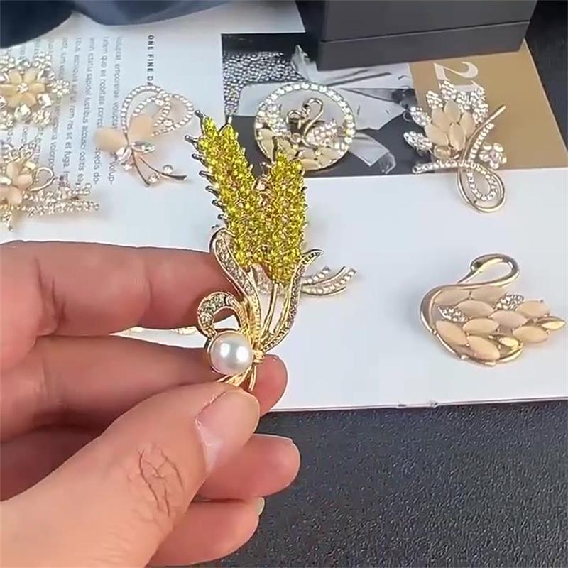 Gold Wheat Head Brooch for Women Imitaiton Pearl Crystal Women's Brooches Autumn Metal Pins for Clothing