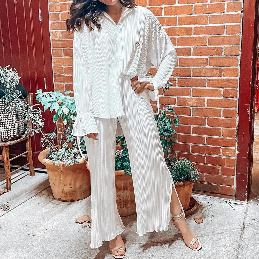 Completo da donna in due pezzi con pantaloni plissettati, casual chic, tinta unita, a maniche lunghe, con camicie abbottonate e pantaloni a gamba dritta