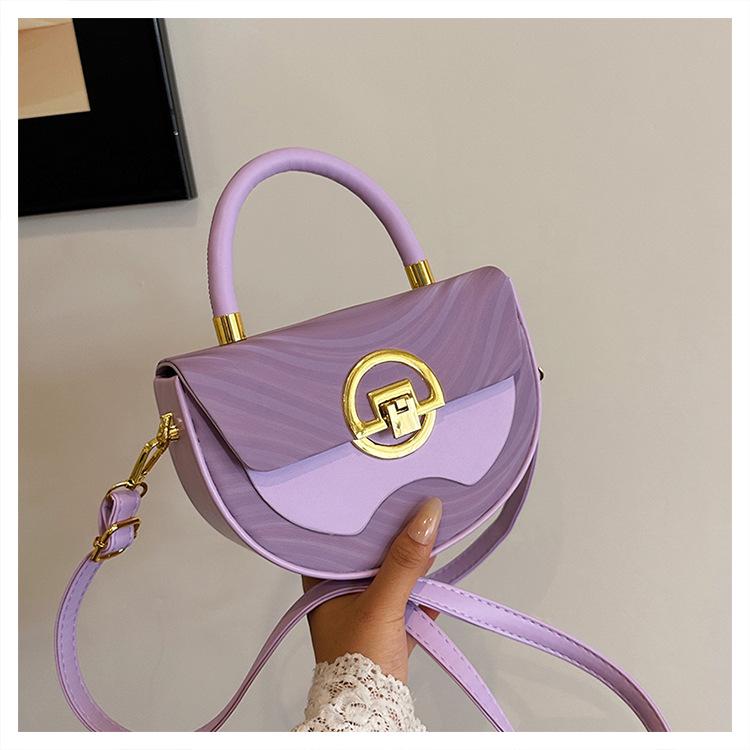 Trendy Retro Shell Bag: Niche Design Crossbody & Handheld Summer Style