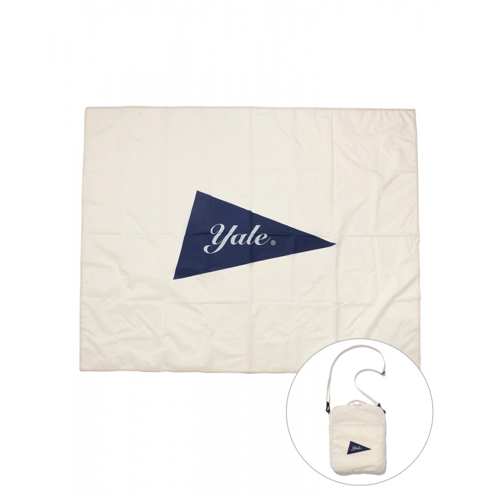 

YALE 411 Delivery POCKETABLE FLAG LOGO POUCH PICNIC MAT IVORY