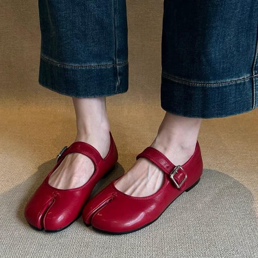 Neue Leder rote Nische Schweinsfüße Zehenschuhe Mary Jane Oma einzelne Schuhe Damen flacher Boden