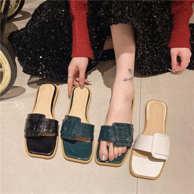 Hochwertige flache Sandalen und Hausschuhe für Damen 2026 Neue Ankunft Slides für Damen All-Match Modische Badeschuhe
