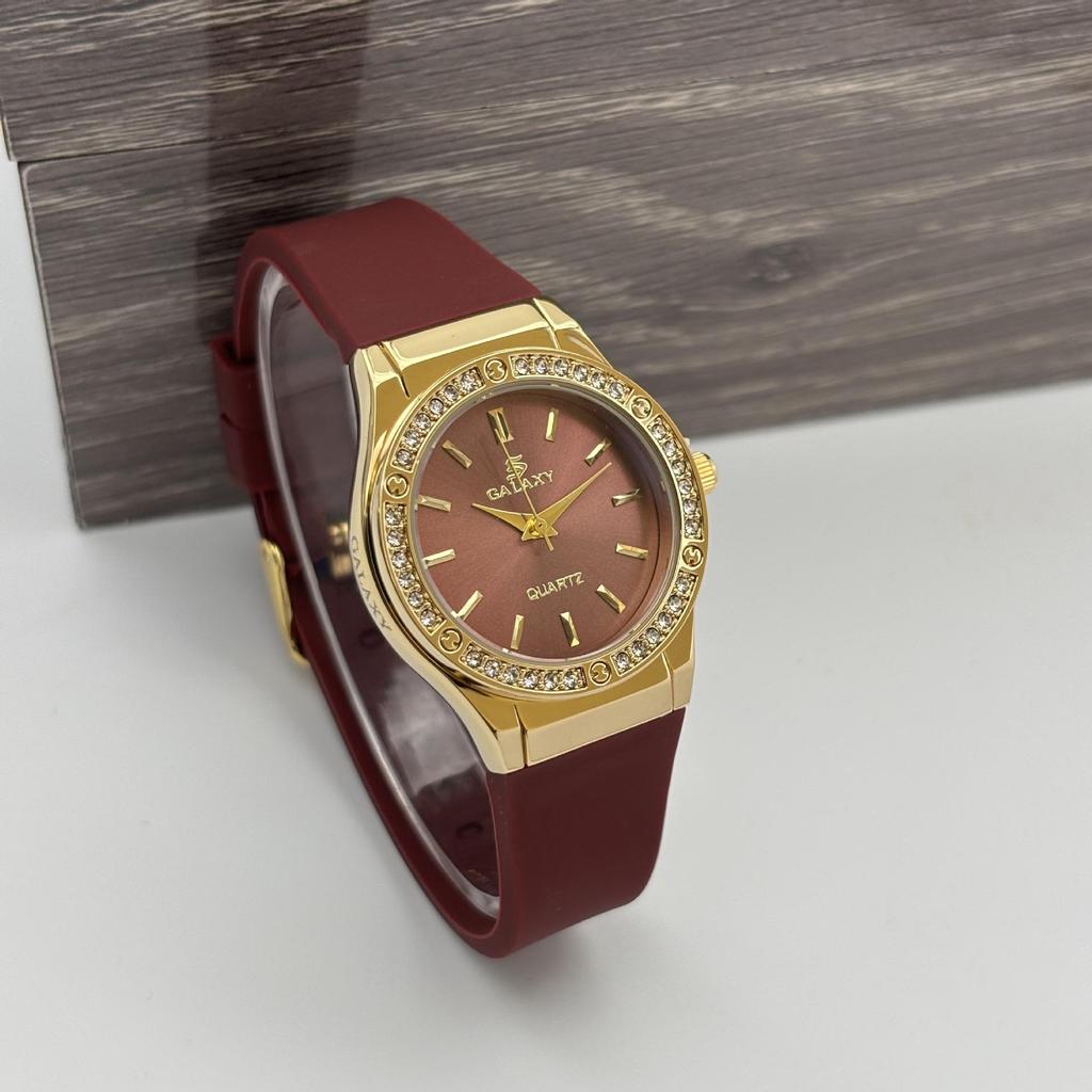 Elegant Men's Round Black Watch with Diamonds