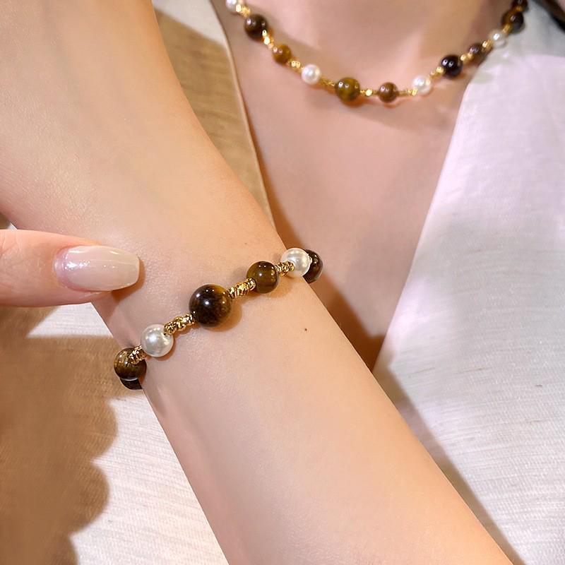 Elegant French Tiger's Eye Pearl Necklace for Women - High-End Fashion Commuting Jewelry Accessory