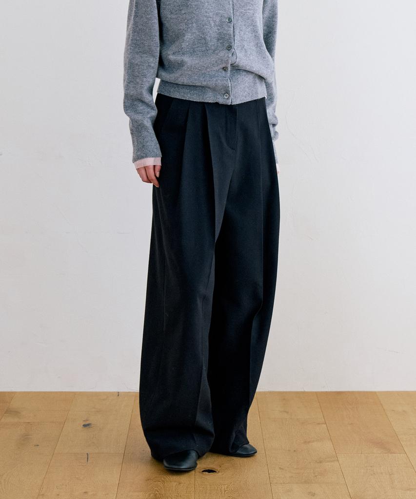 NOTIA Lux Wool Wide Fit Two Tuck Slacks - Black