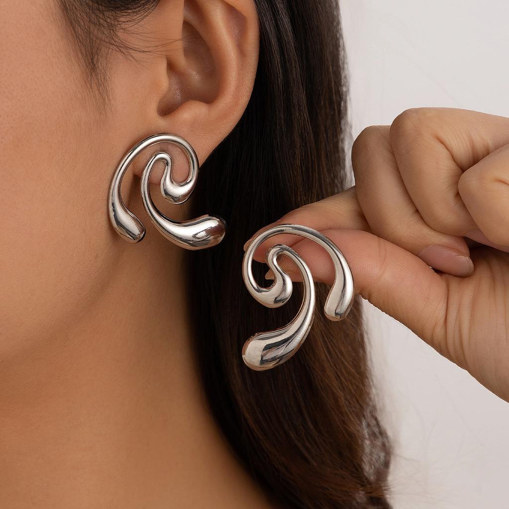 Street shots ins geometric metal earrings earrings design glossy surface comma water drop stud earrings female