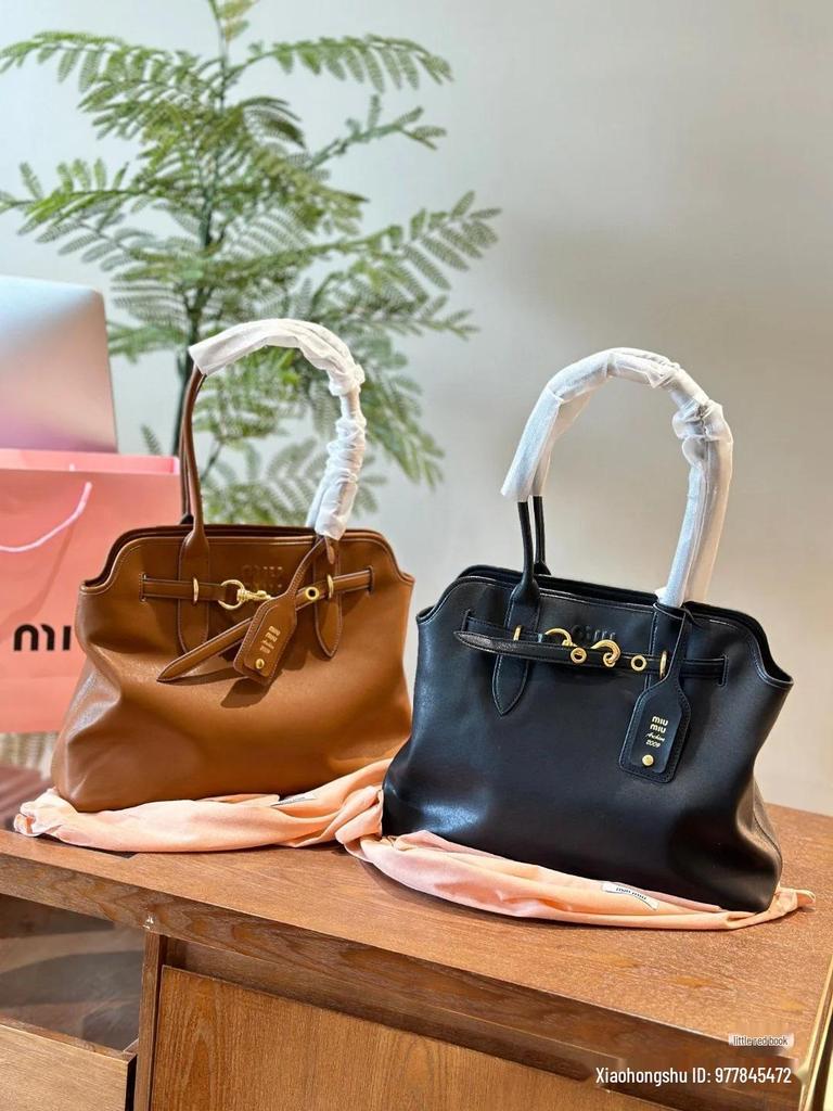 Miu's 2025 Retro Large-Capacity Shell Handbag: Fashionable, Versatile Tote & Briefcase