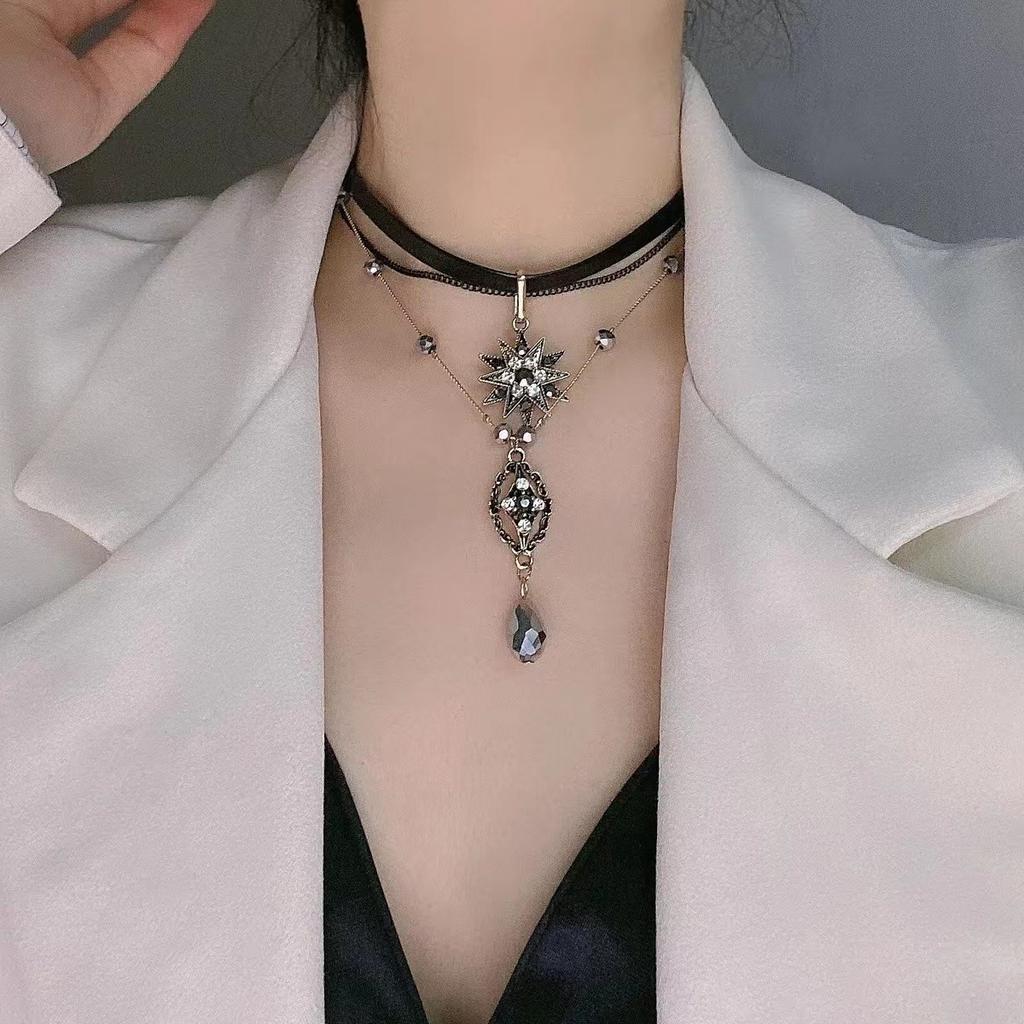 Neo-Gothic Crystal Multi-Layer Leather Necklace Exquisite Star Water Drop Choker Necklace for Women Girls Party Wedding Jewelry