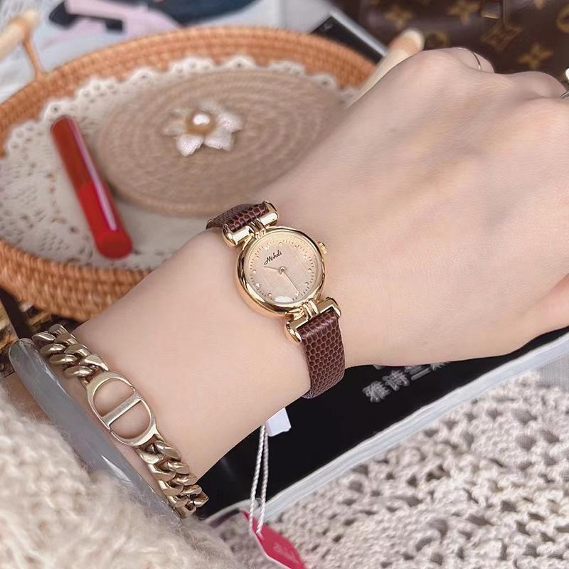 Belt Ladies Watch Small Delicate Small Fragrant Retro Ankara Red