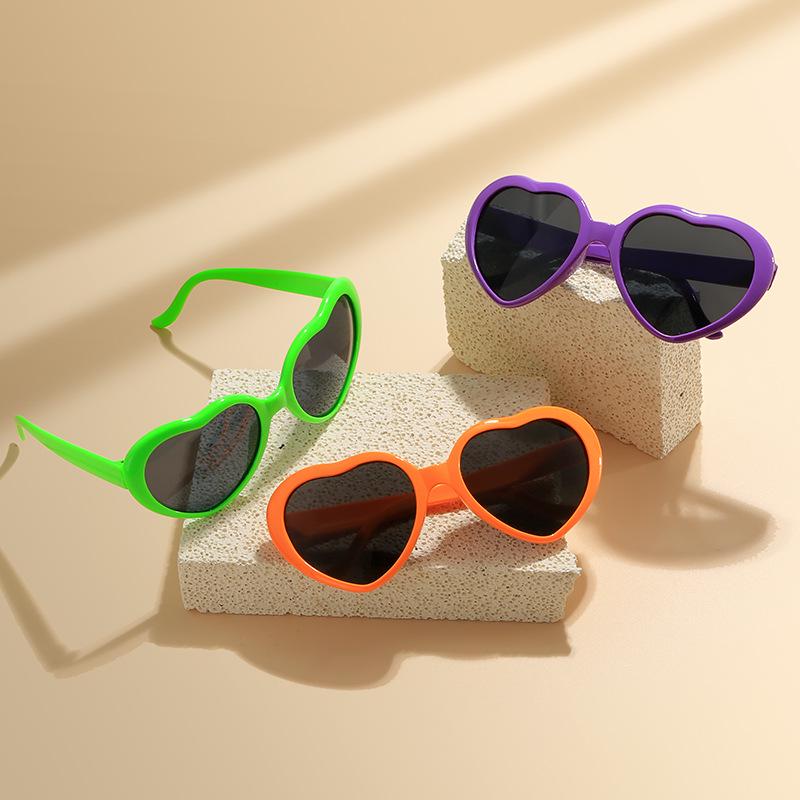 2024 Trendy Heart-Shaped Sunglasses: Love-Inspired Peach Design with UV Protection