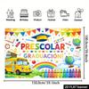 2D Flachbanner - Stoff mit Regenbogen-Thema im Hintergrund, mit blauem Himmel und weißen Wolken, und einer festlichen Atmosphäre.