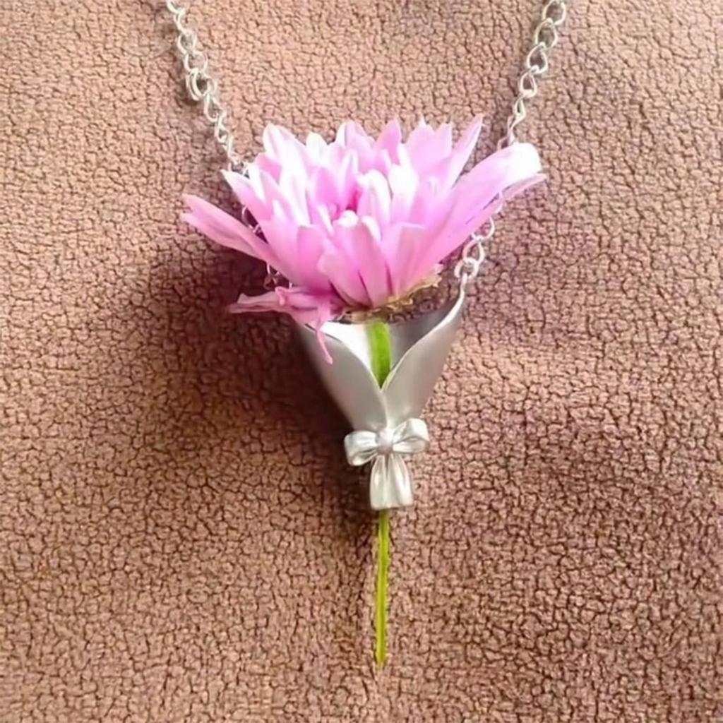 Vase Necklace Flower Bouquet Necklace Flower Holder Necklace Pendant Creative Floral Vase Necklaces Aesthetic Jewelry Gift