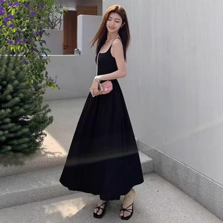 Temperament suspender dress women's 2026 new summer high-end feeling waist and thin inner suspender dress women's clothing