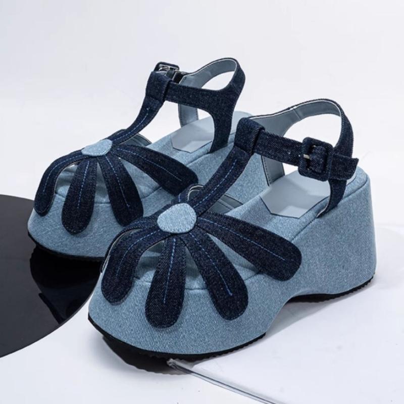 Fashion High Quality Denim Platform Sandals Women Fashion T Strap Buckle Flower Decoration Designer Shoe Summer Sexy Open Toe Beach Shoe