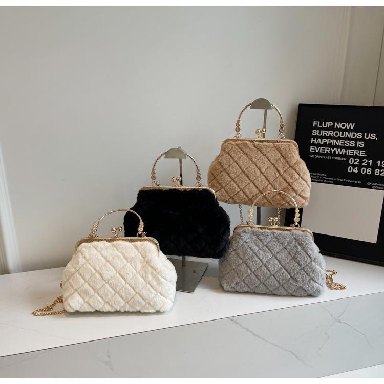 Rhombus Kette kleine Tasche Damen 2024 neue Herbst und Winter Plüschtasche vielseitige Clip Shell Tasche Handtasche Haartasche