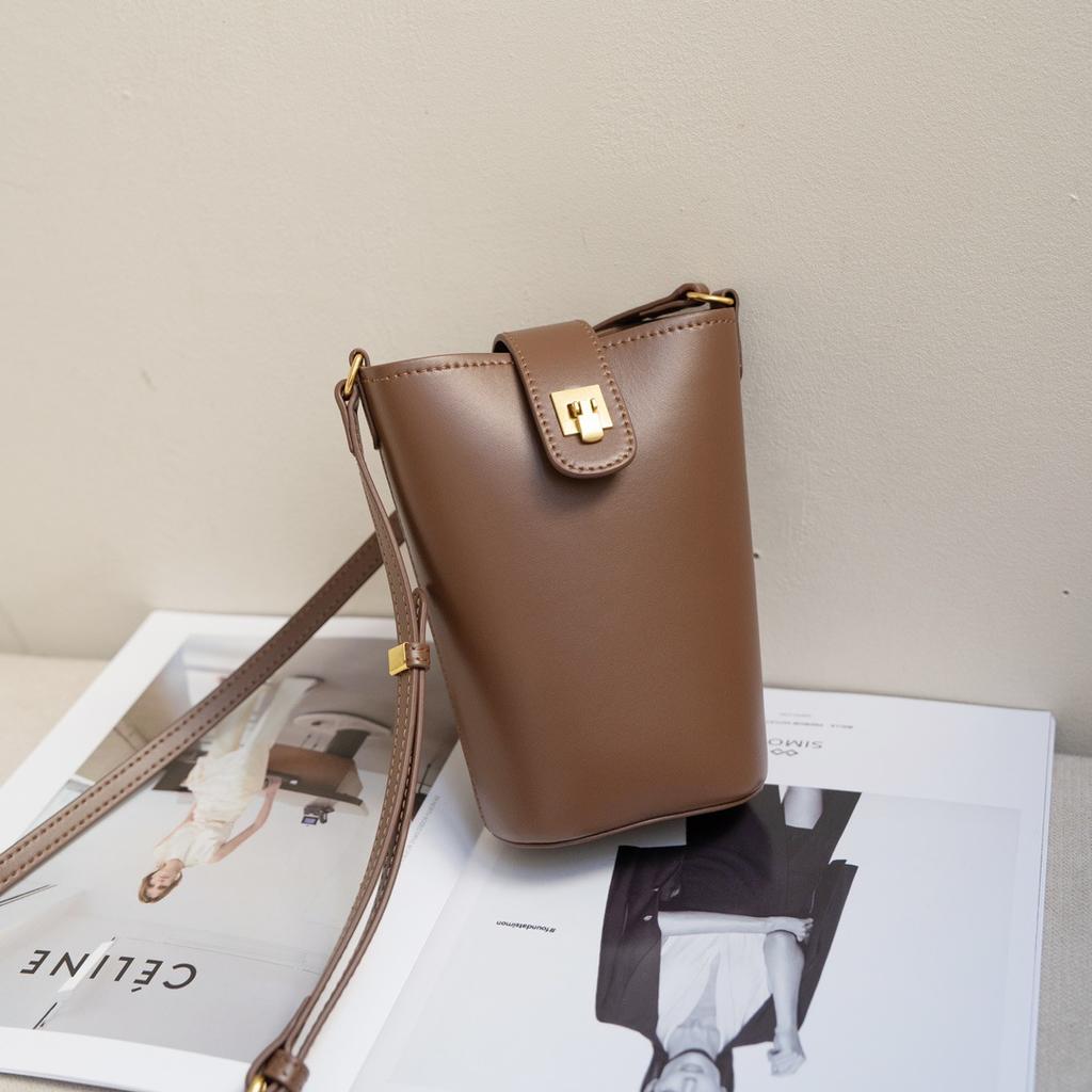 Leather Versatile Mobile Phone Bag, Early Spring Fashion Trend, Simple and Mini Mini Single-shoulder Crossbody Bag