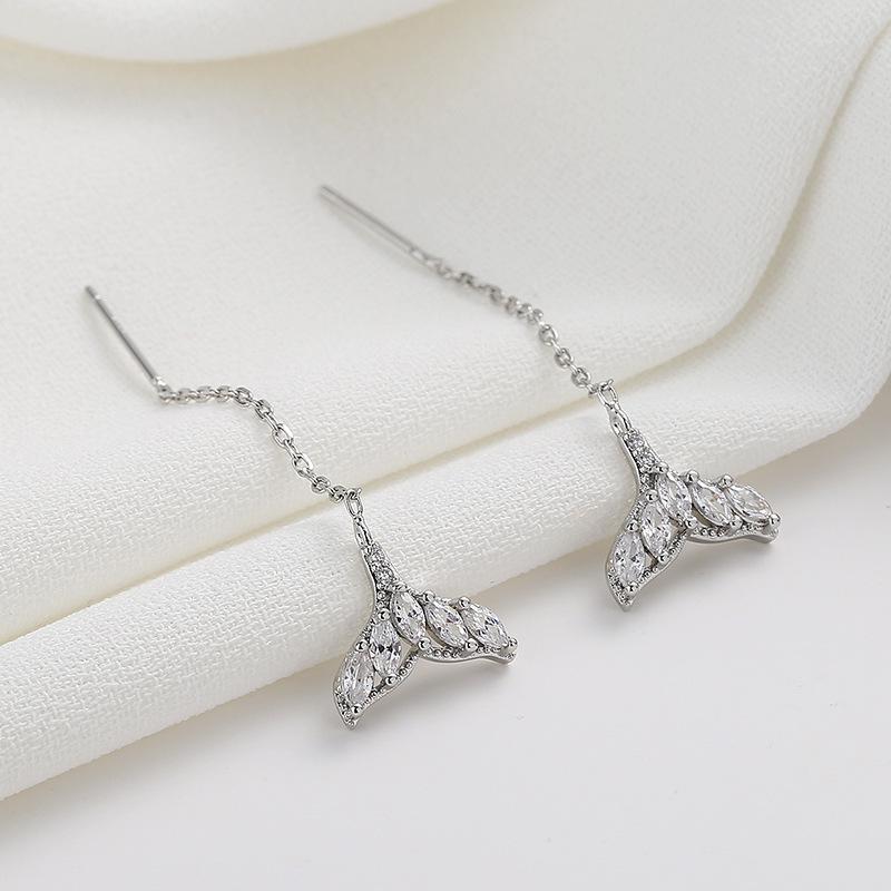 

Elegant Rhinestone Mermaid Tail Ear Cuffs for Women - Chic, Light Luxury Design with a Cool, New Style. платиновый
