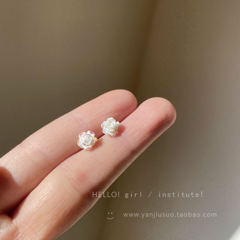 

Super Fairy Camellia Pierced-Ear-Caring Ear Studs Female 2025 New Arrival Hot-Selling Earrings Accessible Luxury Fancy Small Delicate Earrings White Camellia Stud Earrings