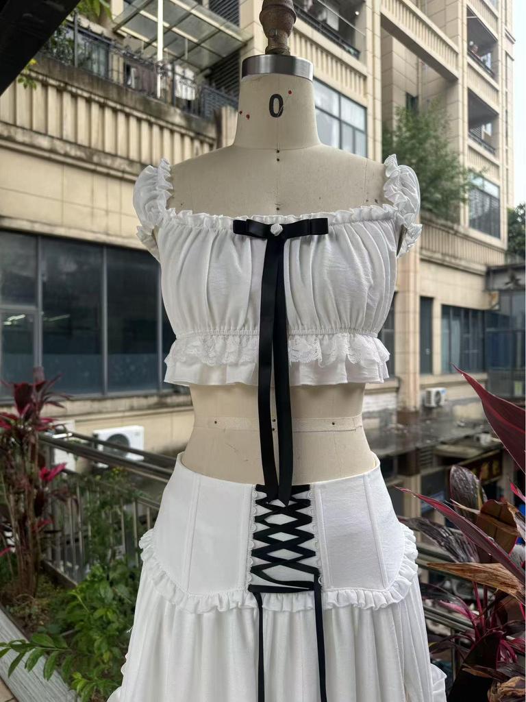 Elegantní francouzská crop topová sada s ramínky a volánky & přiléhavá sukně s rozparkem