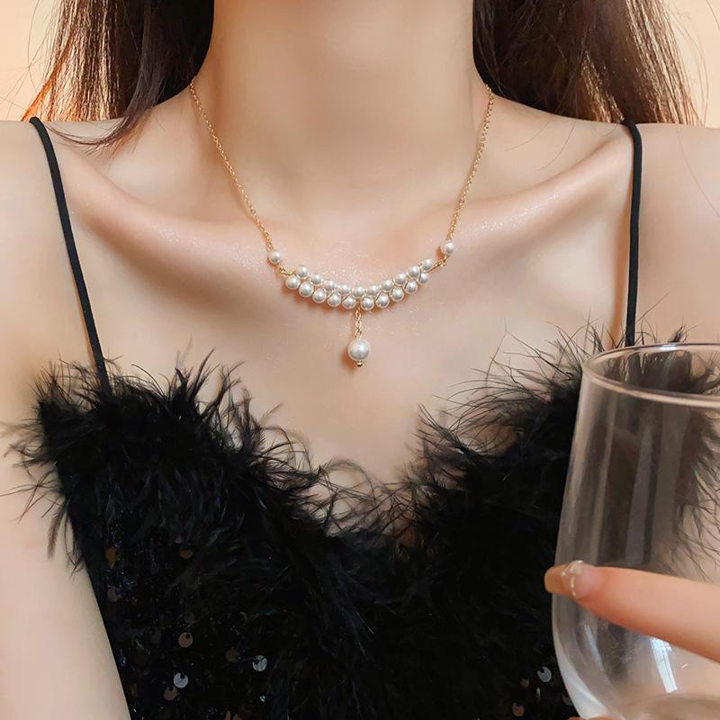 

French high-end pearl pendant necklace simple design elegant temperament collarbone chain Internet celebrity same item women