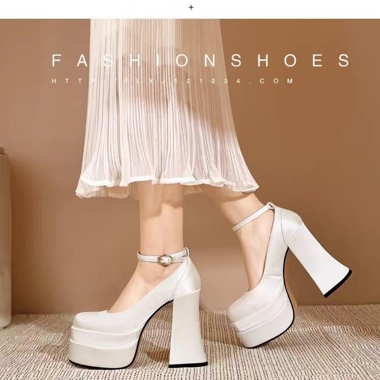 Chaussures Mary Jane Simples Quatre Saisons Nouveau Bout Rond Ouverture Peu Profonde Boucle Métallique Plateforme Imperméable Antidérapante Talons Hauts