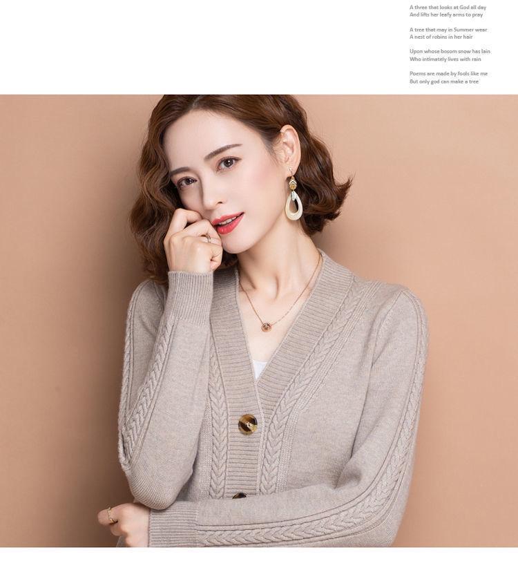 2023 Stylish Knitted Cardigan: Spring & Autumn Outerwear for Middle-aged Women