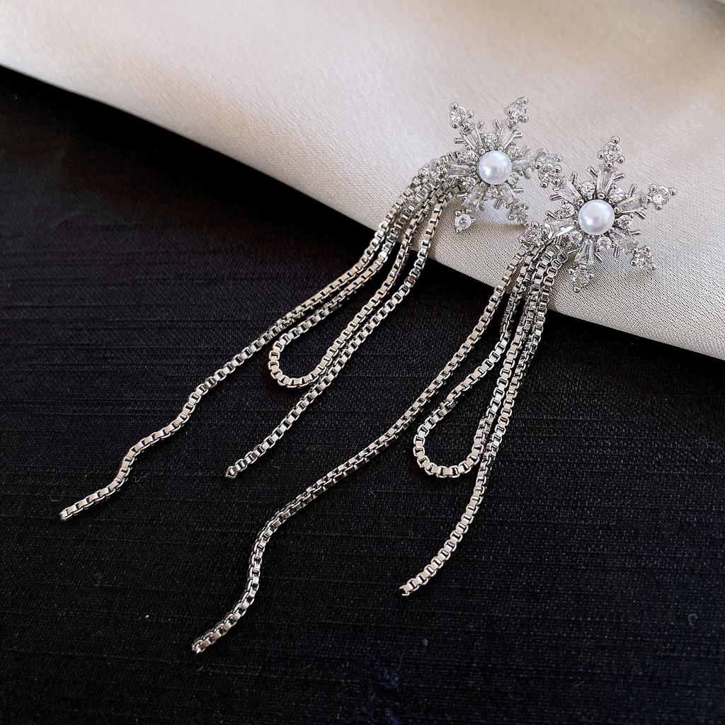 Cold wind super flash zircon snowflake fireworks stud earrings temperament versatile earrings earrings