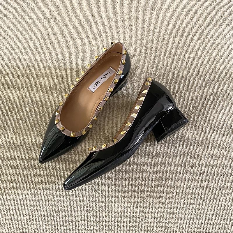Inner heightening pointed single shoes women's spring and summer new French shallow mouth pointed rivets soft patent leather versatile evening hi