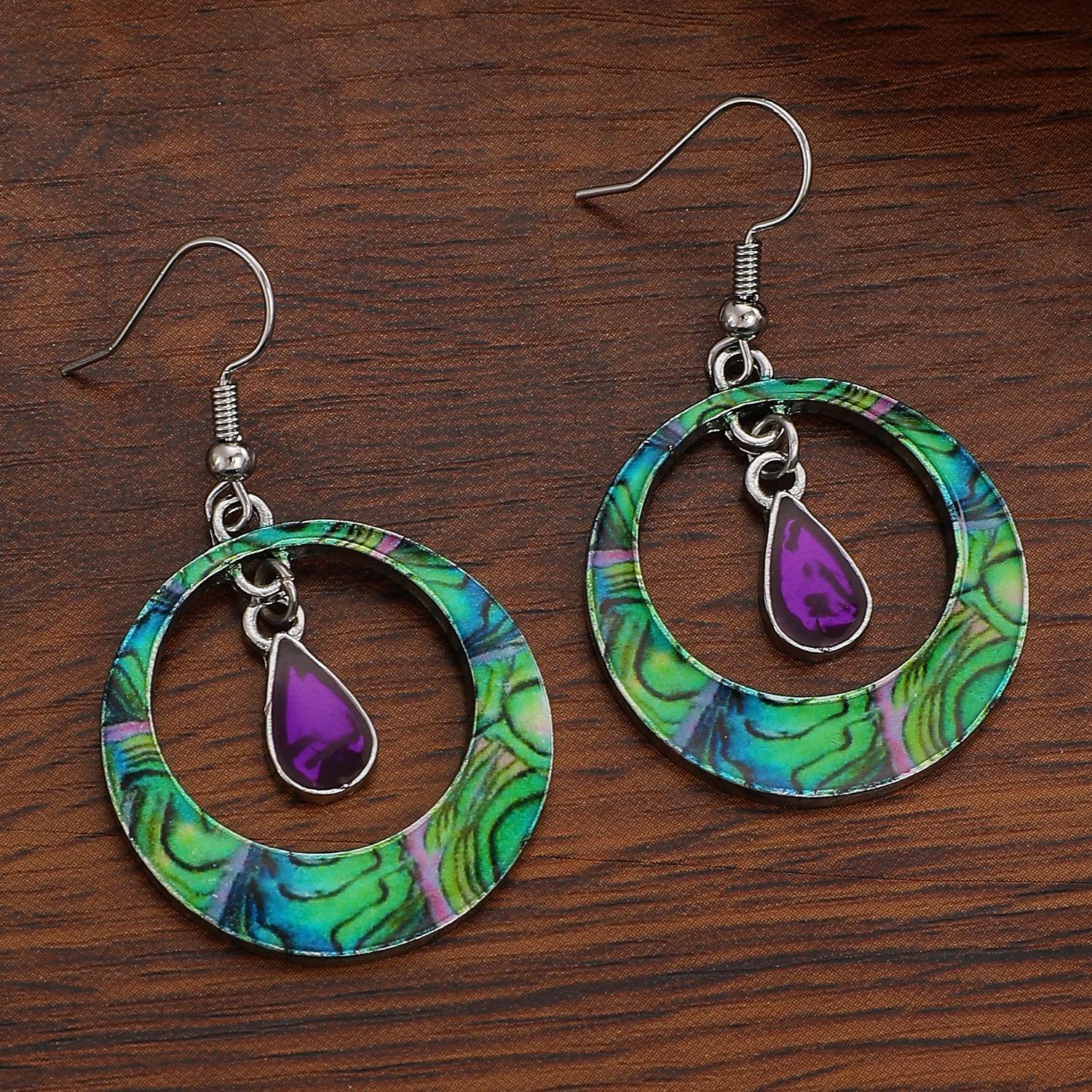 

Модные серьги-подвески для женщин зелёный