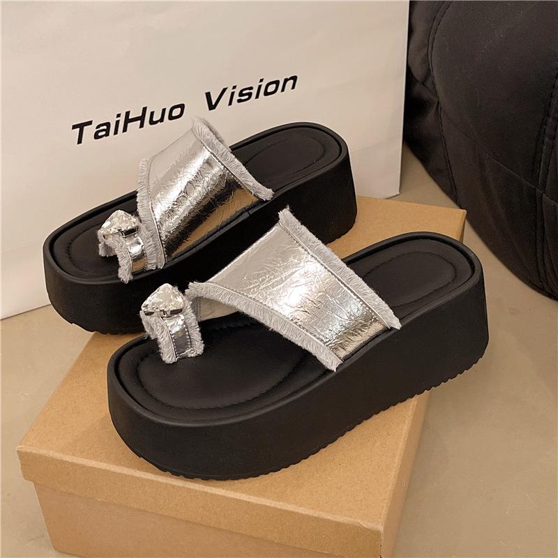 

Крутые шлепанцы новые шлепанцы на толстой подошве женские для улицы модные и универсальные увеличивающие рост повседневные шлепанцы с закрытым носком 35 серебряный