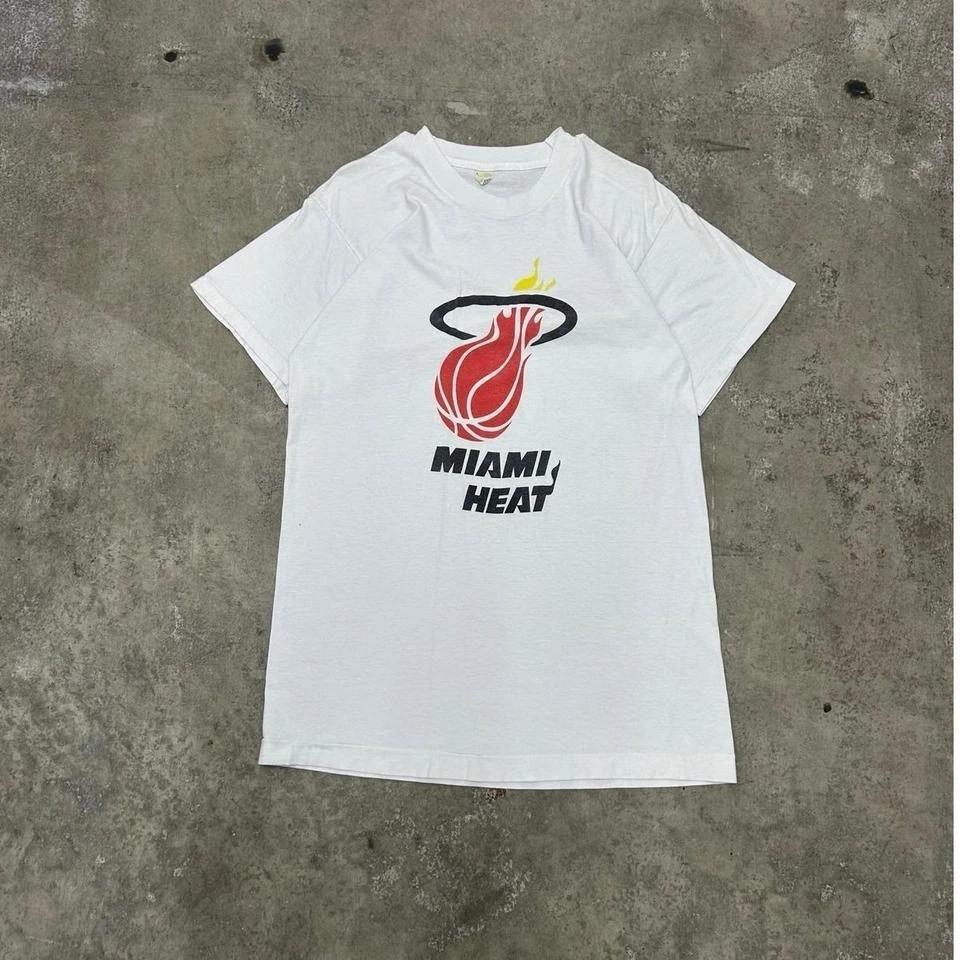 

Винтажная футболка с графическим логотипом Miami Heat 80-х годов, размер L, в отличном состоянии M