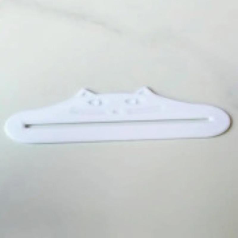 Cat Snack Extruder Cute Cat Head Snack Squeezer Mess-Free Treat Dispenser For Pet Food Meat Sauce Bag Extruder Squeezing Tools