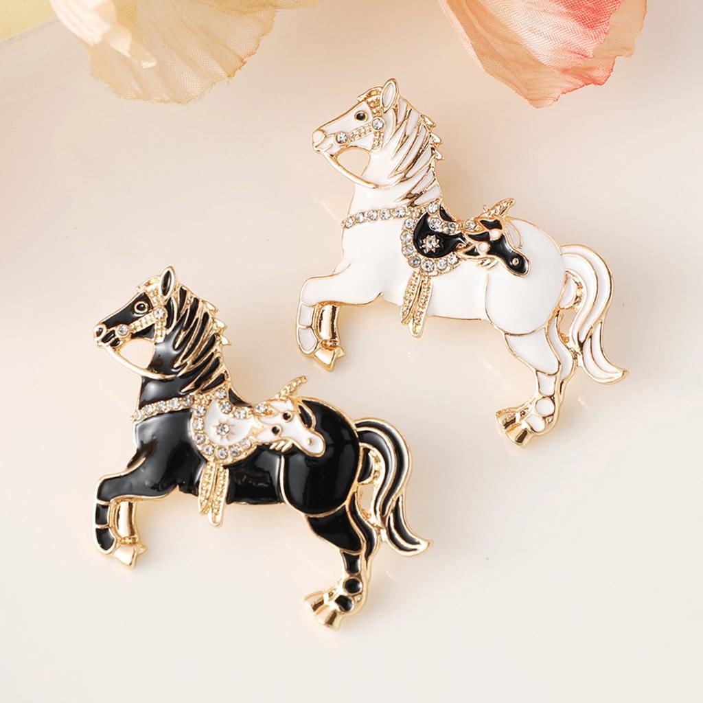 Lightweight Horse Design Brooch Pin Stylish Badge Pin Zinc Alloy Decorative Accessory For Clothing And Bags