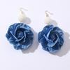 Blaue Rosenohrringe Handgefertigte Ohrringe aus Jeansstoff für Damen Übertriebene Kamelien-Blumenohrringe Party-Schmuck Geschenke