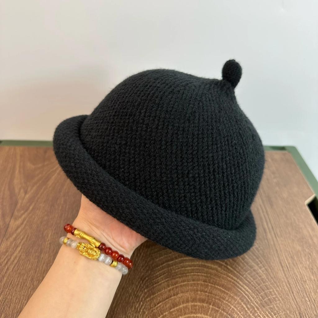 Men's and Women's Fashion Knitted Melon Skin Hats Casual Berets Comfortable Landlord Hats Warm Painter Hats Pacifier Cap