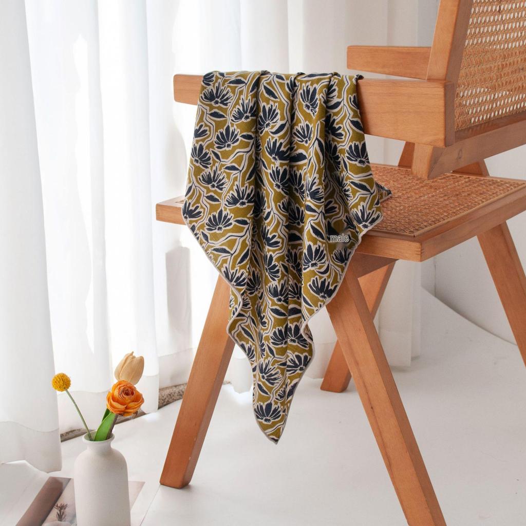 Elegant Double-Sided Daisy Print Wool Silk Scarf - Luxury Hand-Rolled 70cm Square