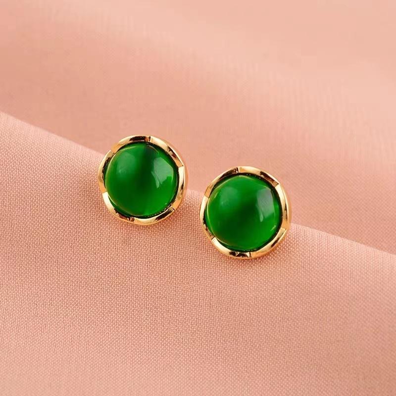 

Retro emerald tourmaline stud earrings Hetian jasper simulation gem earrings women s European and American temperament personalized earrings jewelry