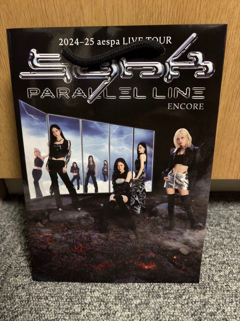 [Б/У] Чрезвычайно редкий бумажный пакет aespa PARALLEL LINE ENCORE (ограничено выступлением в Корее)