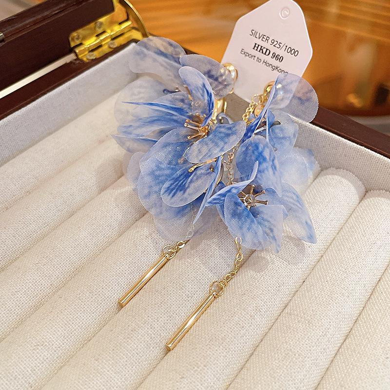 Light Luxury Flower Pattern Tassel Earrings: Niche Design with High-End Versatile Appeal