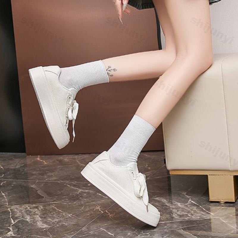 Fashion Women's White Canvas Shoes Autumn Fashion Round Toe Breathable Lace Up Board Shoes Fashion Height Increase Non Slip Casual Shoes