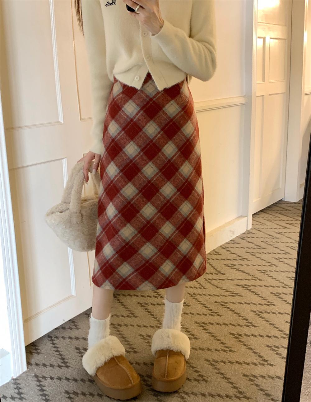 

Women s Plus Size Retro Red Plaid Woolen A-Line Skirt - High Waist and Slimming Hip-Hugging Design for Autumn/Winter. XL [120-135 jin]