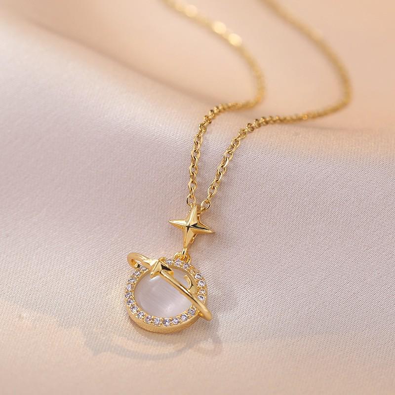 Women's Fashion Heart Pendant Necklace - Elegant, Simple Design, Versatile Clavicle Chain Jewelry