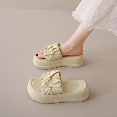 High-End Damen-Pantoletten mit dicker Sohle für den Sommer 2024, die neuen rutschfesten, höhenverstärkenden, modischen Muffin-Einwort-Pantoletten