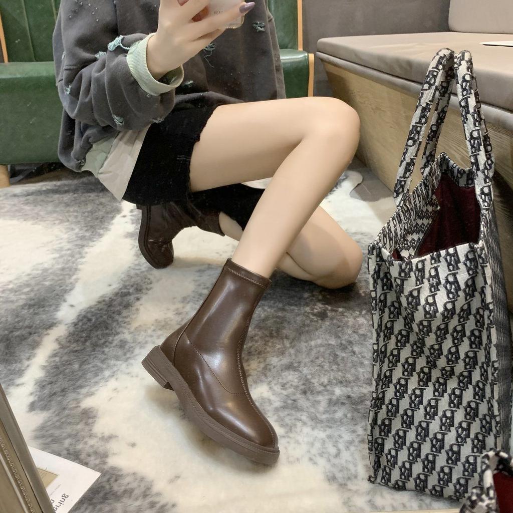 Short skinny boots retro flat boots soft-soled Martin boots female ins tide 2025 spring and autumn new Internet celebrity single boots