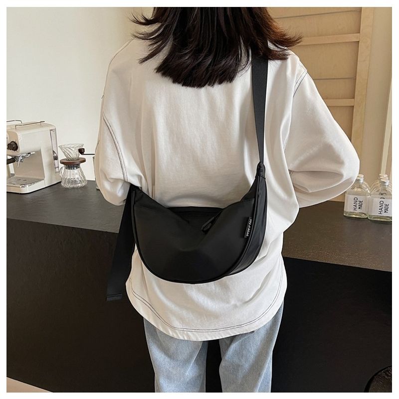 

Waterproof Derm Bag Women s 2025 New Arrival Easiest for Match Dumpling Bag Popular Fancy Shoulder Messenger Bag This Year Black small size film